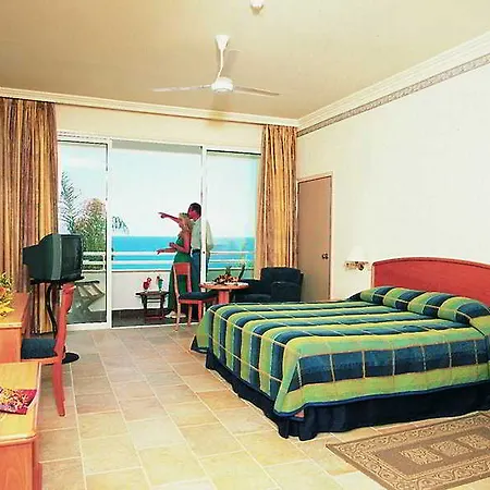 Faros Holiday Village Περβόλια